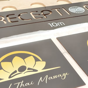 Orientační systém z HPL desek