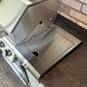 Otvor ve venkovní kuchyňské desce na plynový gril Otvor ve venkovní kuchyňské desce na plynový gril