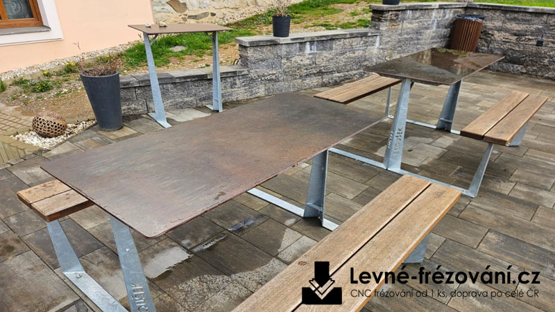 Venkovní stoly z kompakních desek, na desku, prší, sněží, nezničí se. Venkovní stoly z kompakních desek, na desku, prší, sněží, nezničí se.